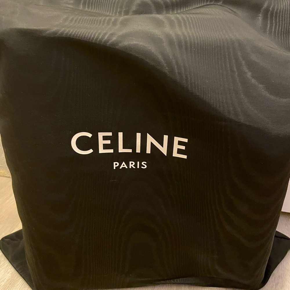 SANGLE BUCKET BAG IN SOFT GRAINED CALFSKIN
BLACK
